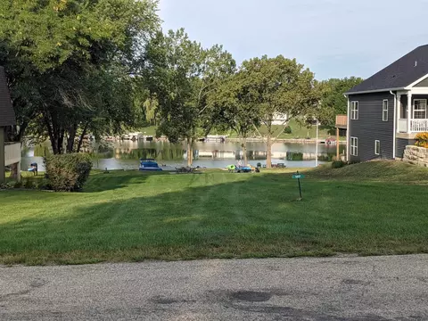 1360 Pier Dr, Lake Summerset, IL 61019