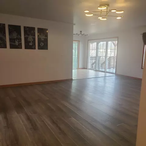 Living - 623 Ballymore Rd, Roscoe, IL 61073 photo 1 of 2