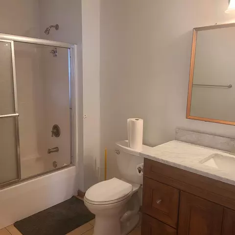 Bath - 623 Ballymore Rd, Roscoe, IL 61073 photo 2 of 4