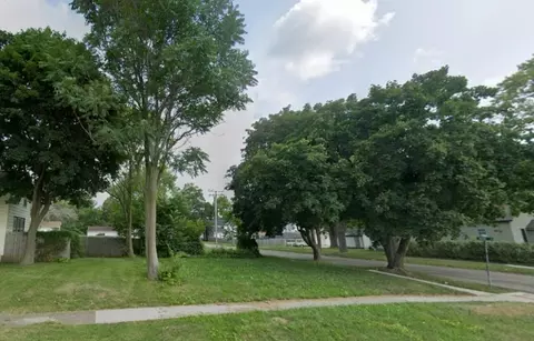 612 E Center St, Freeport, IL 61032 photo 1