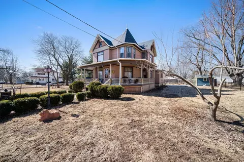 410 S 7th St, Oregon, IL 61061