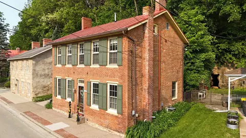 462 Dewey Ave, Galena, IL 61036