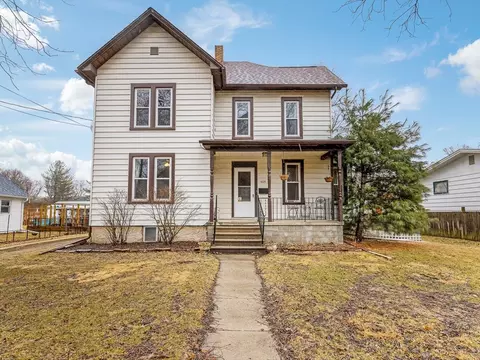 605 N 6th St, Oregon, IL 61061