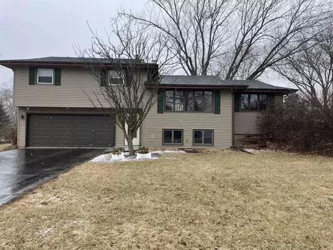 617 S Goodling St, Winnebago, IL 61088