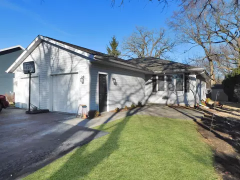 11481 Edgemere Ter, Roscoe, IL 61073