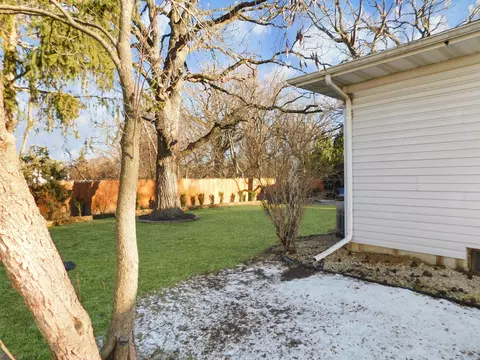 11481 Edgemere Ter, Roscoe, IL 61073 photo 5