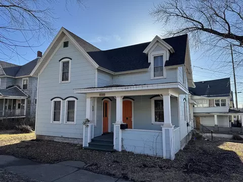 625 3rd St, Savanna, IL 61074