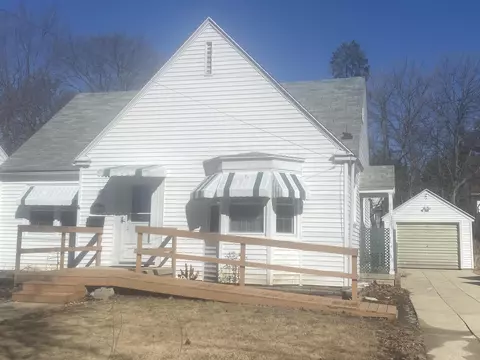 1154 W Harrison St, Freeport, IL 61032