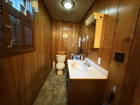 Bath - 629 N Dakota Rd, Ridott, IL 61067 photo 3 of 3