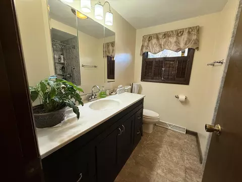 Bath - 629 N Dakota Rd, Ridott, IL 61067 photo 2 of 3