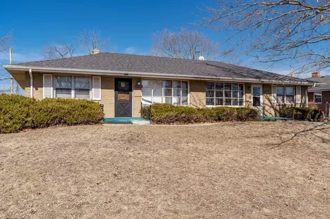 5882-5884 Dafred Dr, Rockford, IL 61107