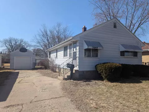 3048 Latham St, Rockford, IL 61103