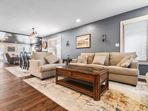 Living - 44 Delburne Dr, Lake Summerset, IL 61019 photo 1 of 7