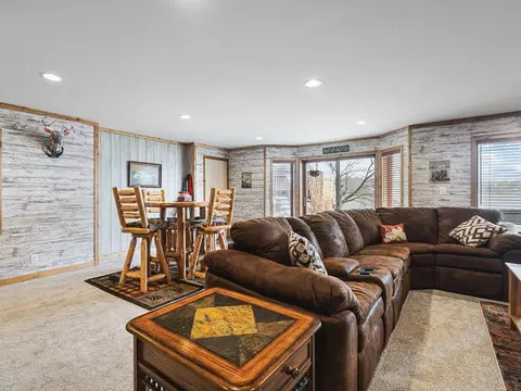 Living - 44 Delburne Dr, Lake Summerset, IL 61019 photo 6 of 7