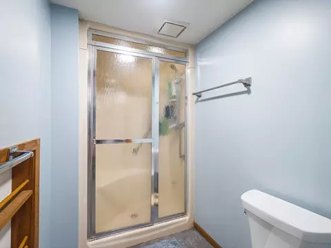 Bath - 44 Delburne Dr, Lake Summerset, IL 61019 photo 5 of 5