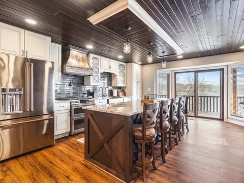 Kitchen - 44 Delburne Dr, Lake Summerset, IL 61019 photo 1 of 7