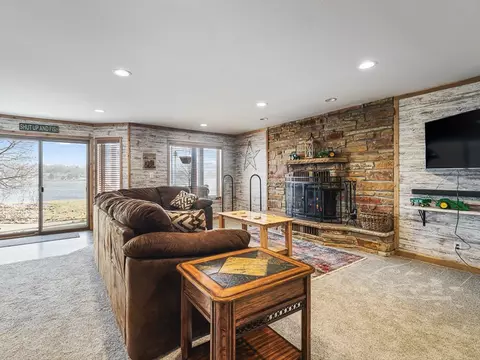 Living - 44 Delburne Dr, Lake Summerset, IL 61019 photo 5 of 7