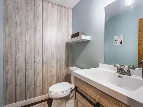 Bath - 44 Delburne Dr, Lake Summerset, IL 61019 photo 3 of 5