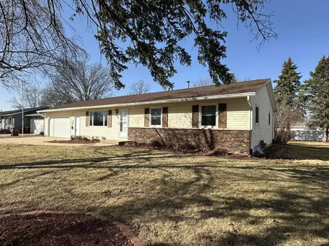 231 Hickory Dr, Lena, IL 61048