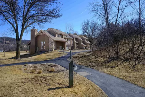 26 Poplar Ridge Dr, Galena, IL 61036