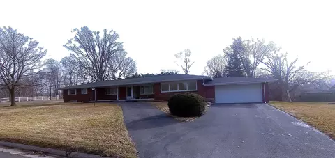 1205 Prestwick Pkwy, Rockford, IL 61107