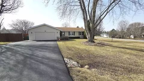 6647 Meadowbrook, Roscoe, IL 61073