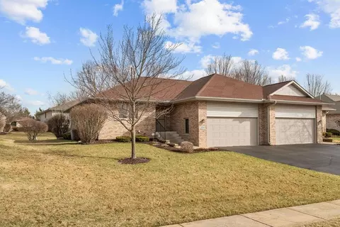 154 Rivers Edge Dr, Cherry Valley, IL 61016