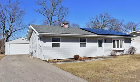 1002 Ramona Ter, Machesney Park, IL 61115