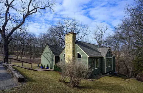 2 Bittersweet Ct, Galena, IL 61036