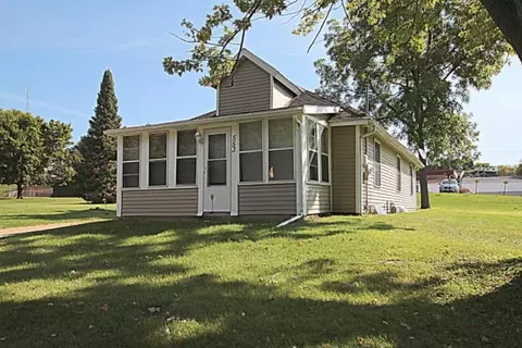 553 N Warren Ave, Freeport, IL 61032