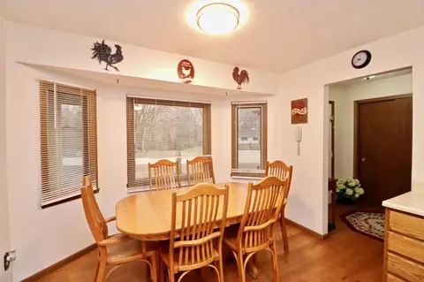 9807 Double Ditch Cir, Roscoe, IL 61073 photo 5