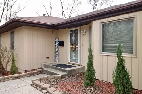 9807 Double Ditch Cir, Roscoe, IL 61073 photo 2
