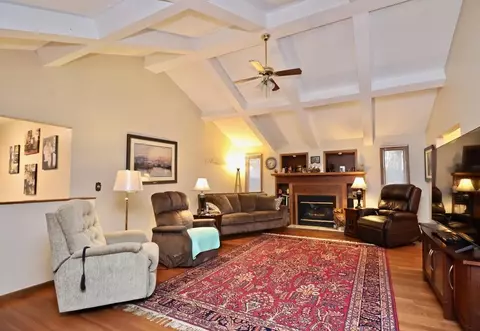 9807 Double Ditch Cir, Roscoe, IL 61073 photo 3