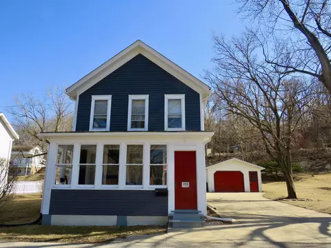 303 Third St, Galena, IL 61036