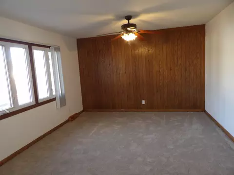 Living - 2015 Bedford Dr, Freeport, IL 61032 photo 2 of 4