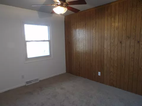 Bedroom - 2015 Bedford Dr, Freeport, IL 61032 photo 2 of 3
