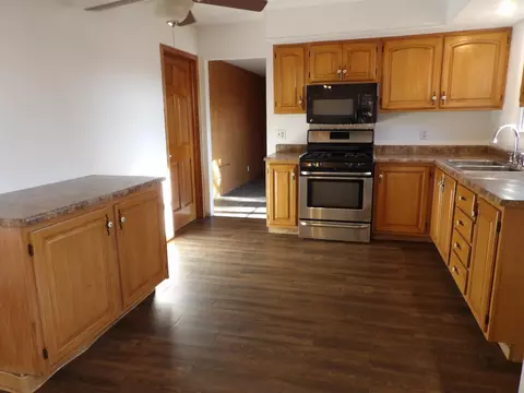 Kitchen - 2015 Bedford Dr, Freeport, IL 61032 photo 2 of 2