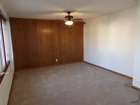 Living - 2015 Bedford Dr, Freeport, IL 61032 photo 3 of 4