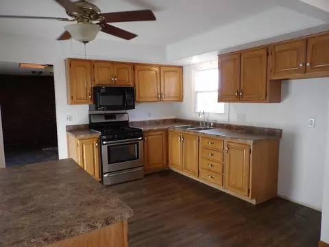 Kitchen - 2015 Bedford Dr, Freeport, IL 61032 photo 1 of 2