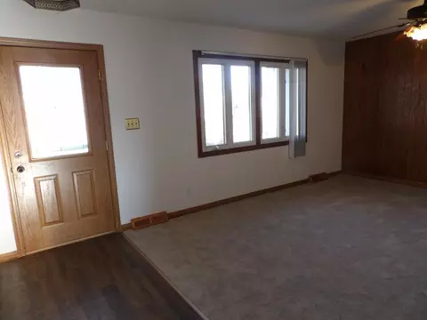 Living - 2015 Bedford Dr, Freeport, IL 61032 photo 1 of 4