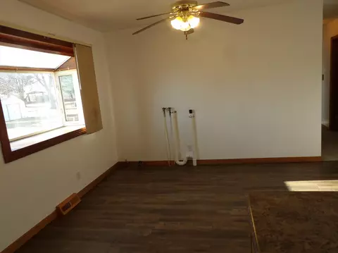 Living - 2015 Bedford Dr, Freeport, IL 61032 photo 4 of 4