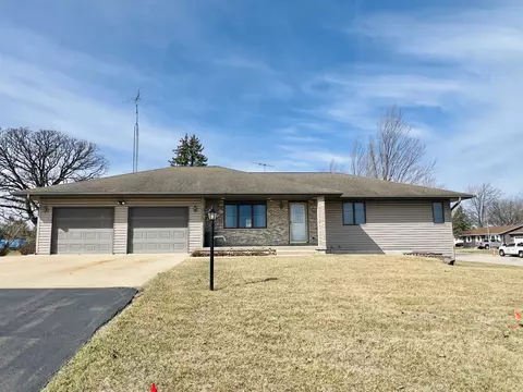 305 Shippee Rd, Lena, IL 61048