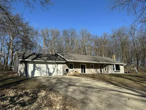 701 S Silberman Rd, Pearl City, IL 61062