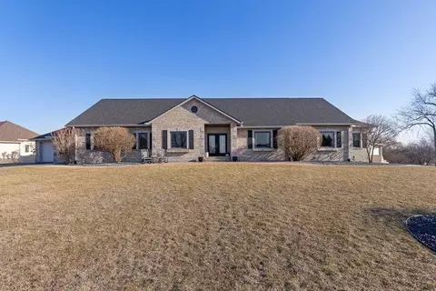 7321 Skyview Trl, Roscoe, IL 61073