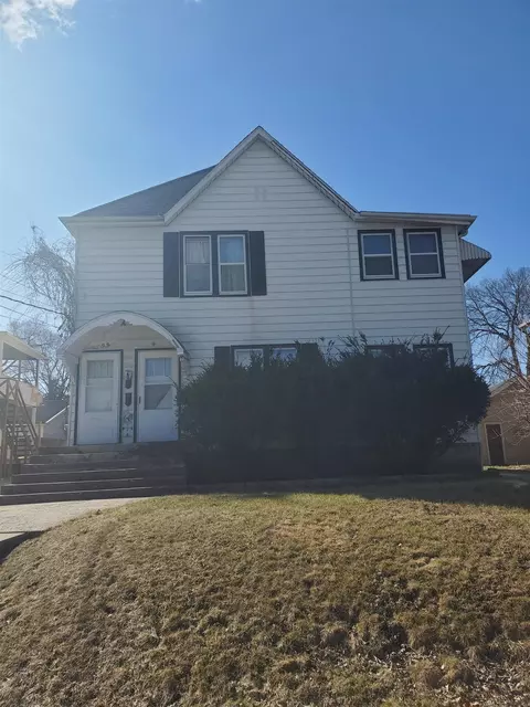 9 E Jefferson, Freeport, IL 61032