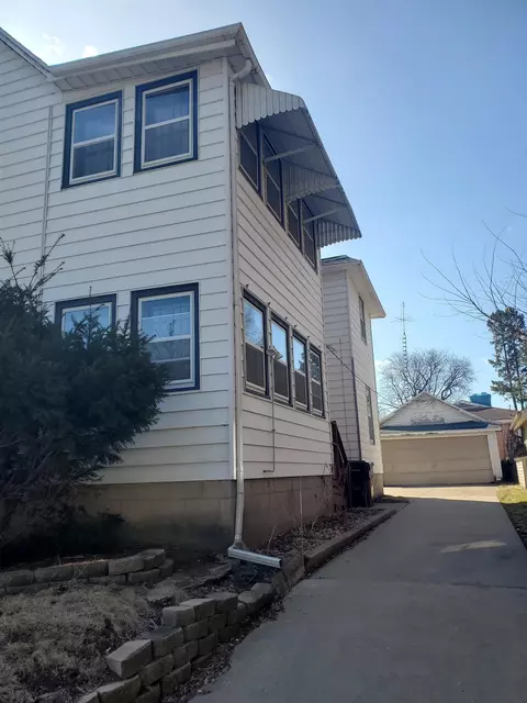 9 E Jefferson, Freeport, IL 61032 photo 3