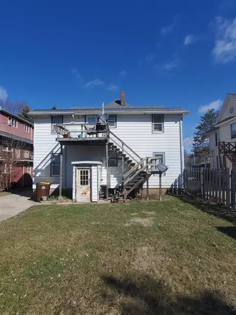 9 E Jefferson, Freeport, IL 61032 photo 2