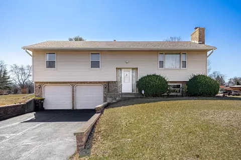 3321 Pecan St, Rockford, IL 61114