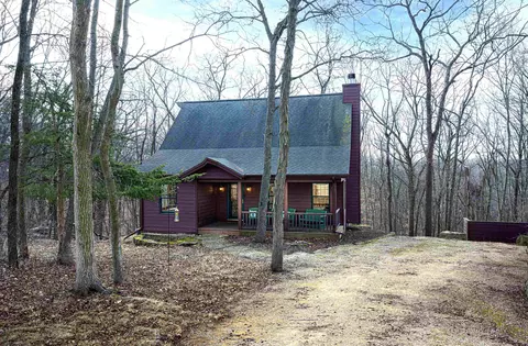 2 Cayuga Trl, Galena, IL 61036