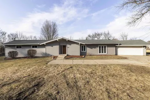5301 Choctaw Trl, Rockford, IL 61109
